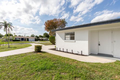 A home in Lake Clarke Shores