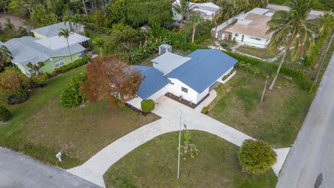 A home in Lake Clarke Shores