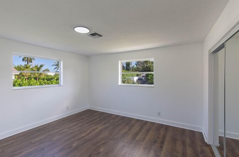 A home in Lake Clarke Shores