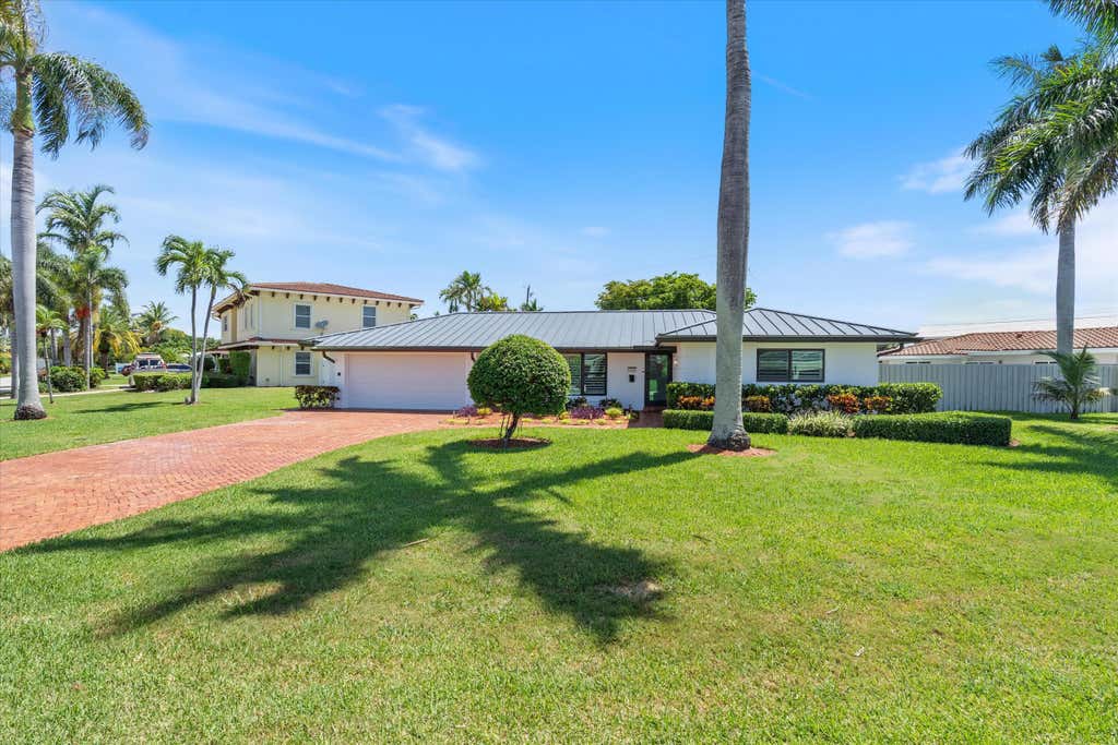 Photo of 4410 NE 24th Avenue, Lighthouse Point, FL 33064 (MLS # B26047248)