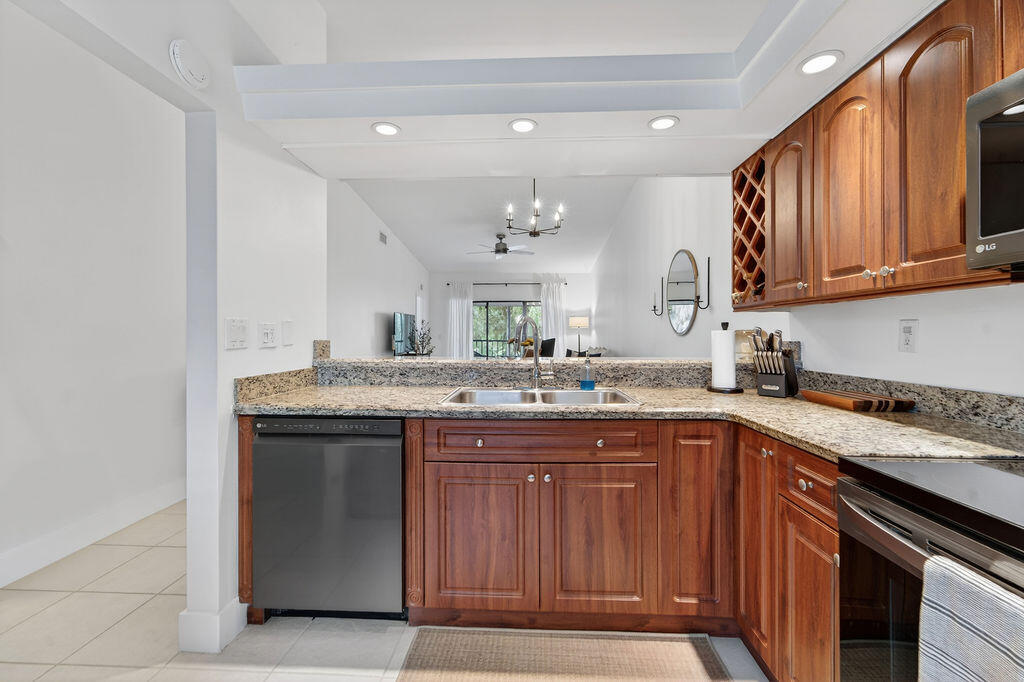 SABAL RIDGE CONDO - Residential Lease