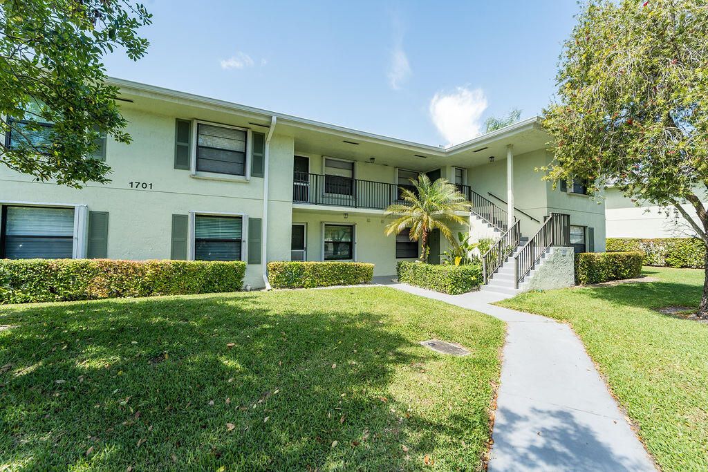 Photo of 1701 Sabal Ridge Circle #G, Palm Beach Gardens, FL 33418 (MLS # B26002727)