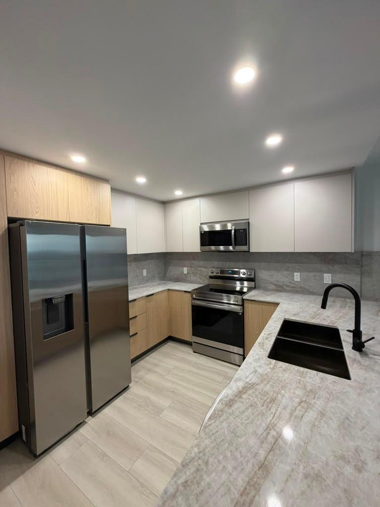 427 Golden Isles Drive 12d, Hallandale Beach FL 33009