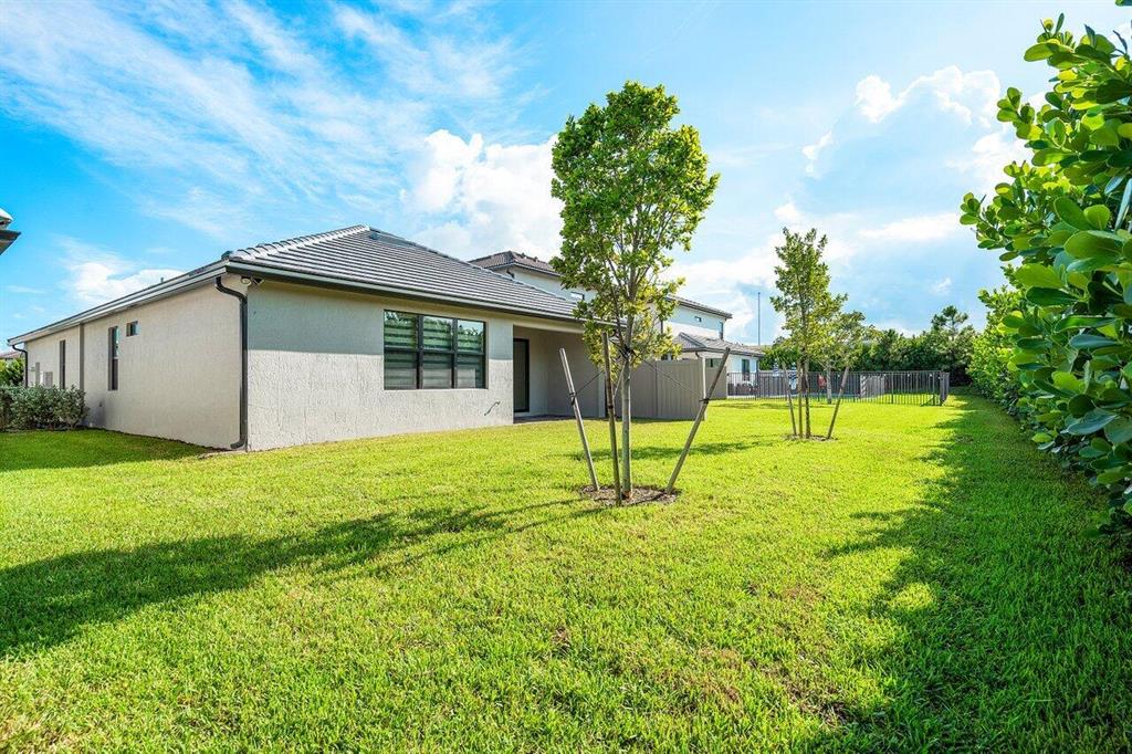 FIELDS AT GULFSTREAM POLO - Residential Lease