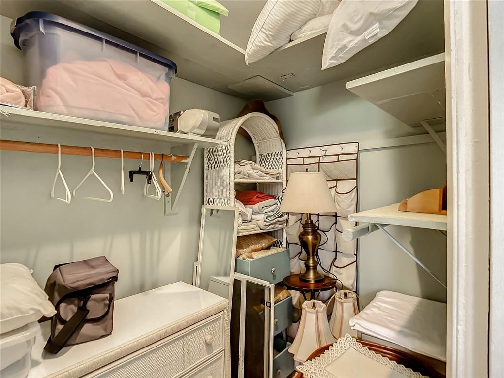 SILVER THATCH - Residential