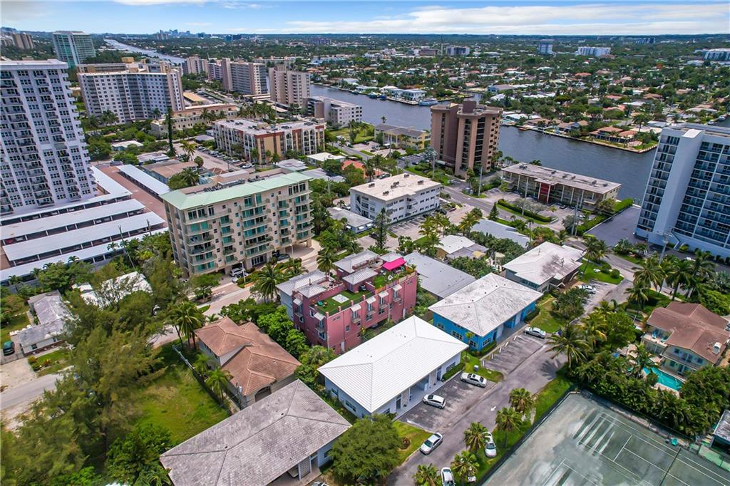 SILVER THATCH - Residential