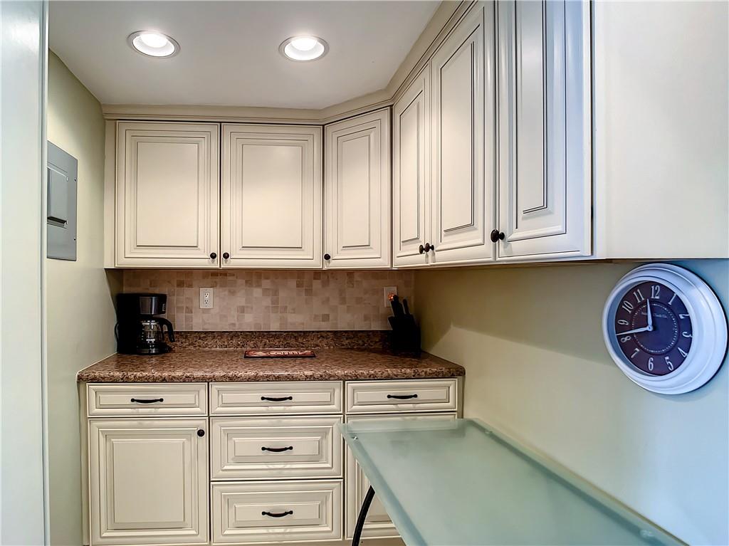 SILVER THATCH - Residential