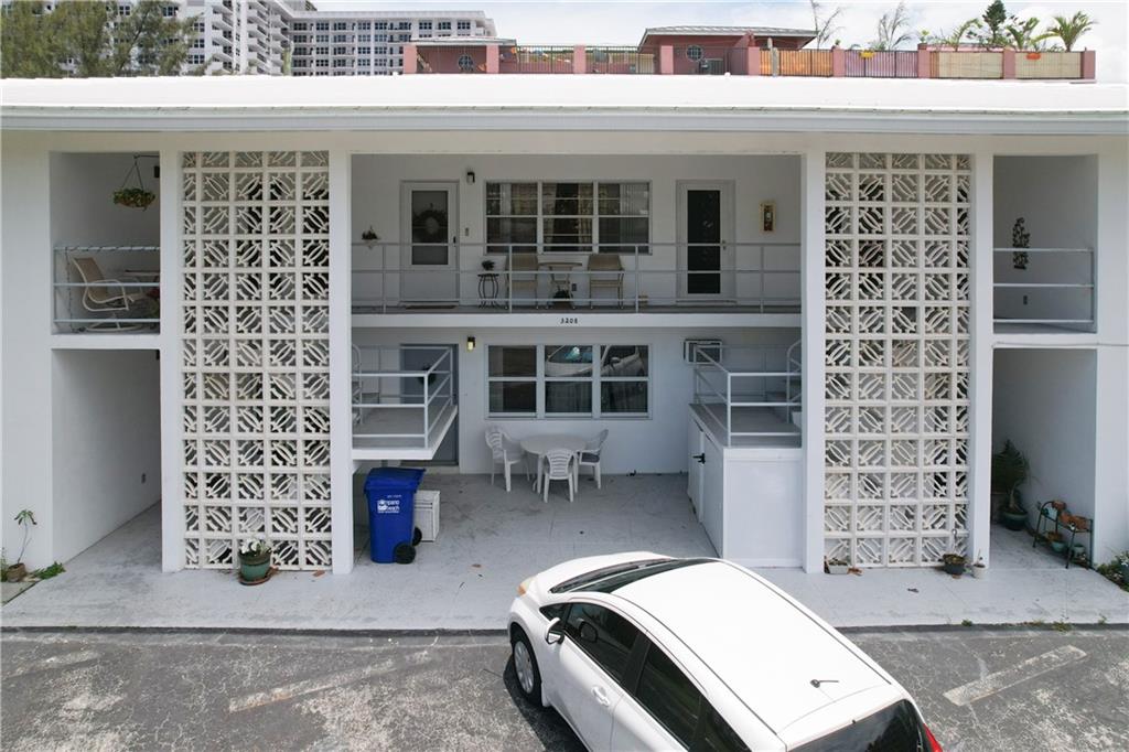 SILVER THATCH - Residential