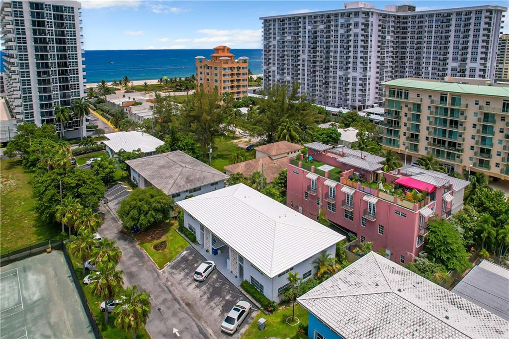 SILVER THATCH - Residential