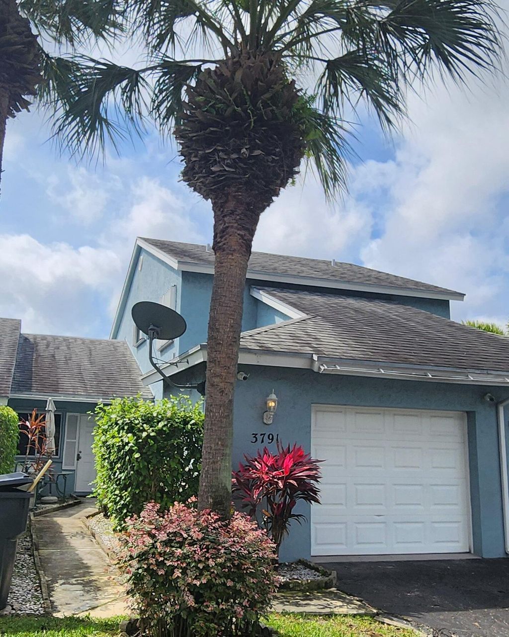 Photo of 3791 E Island Club Circle, Lake Worth, FL 33462 (MLS # R10967396)