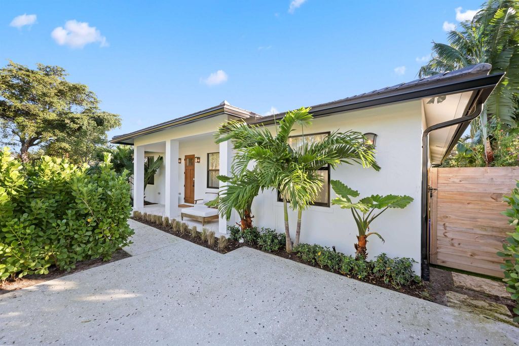 Photo of 330 Laurie Road, West Palm Beach, FL 33405 (MLS # R11146115)