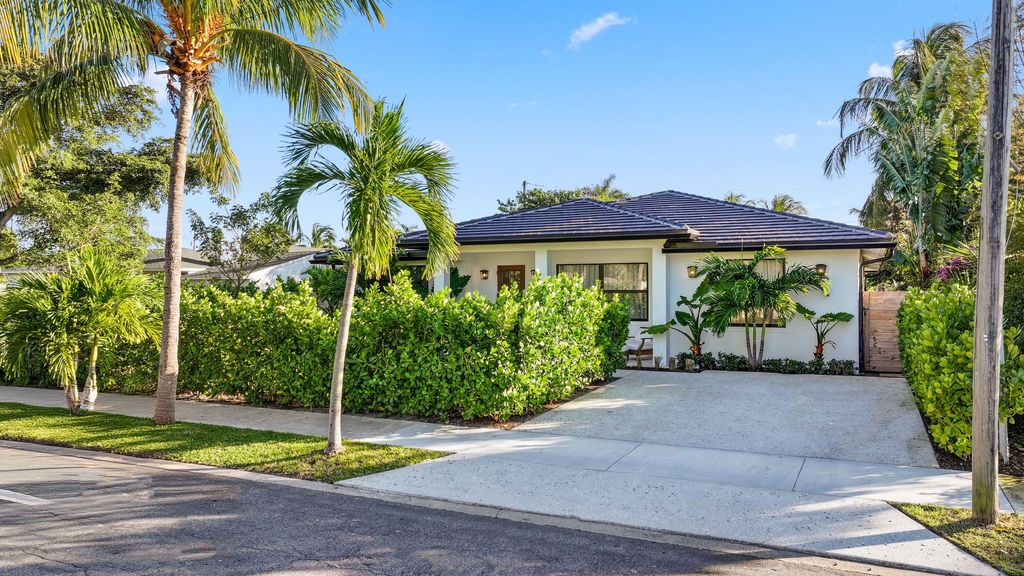 Photo of 330 Laurie Road, West Palm Beach, FL 33405 (MLS # R11146115)