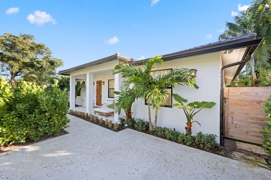 Photo of 330 Laurie Road, West Palm Beach, FL 33405 (MLS # R11146115)