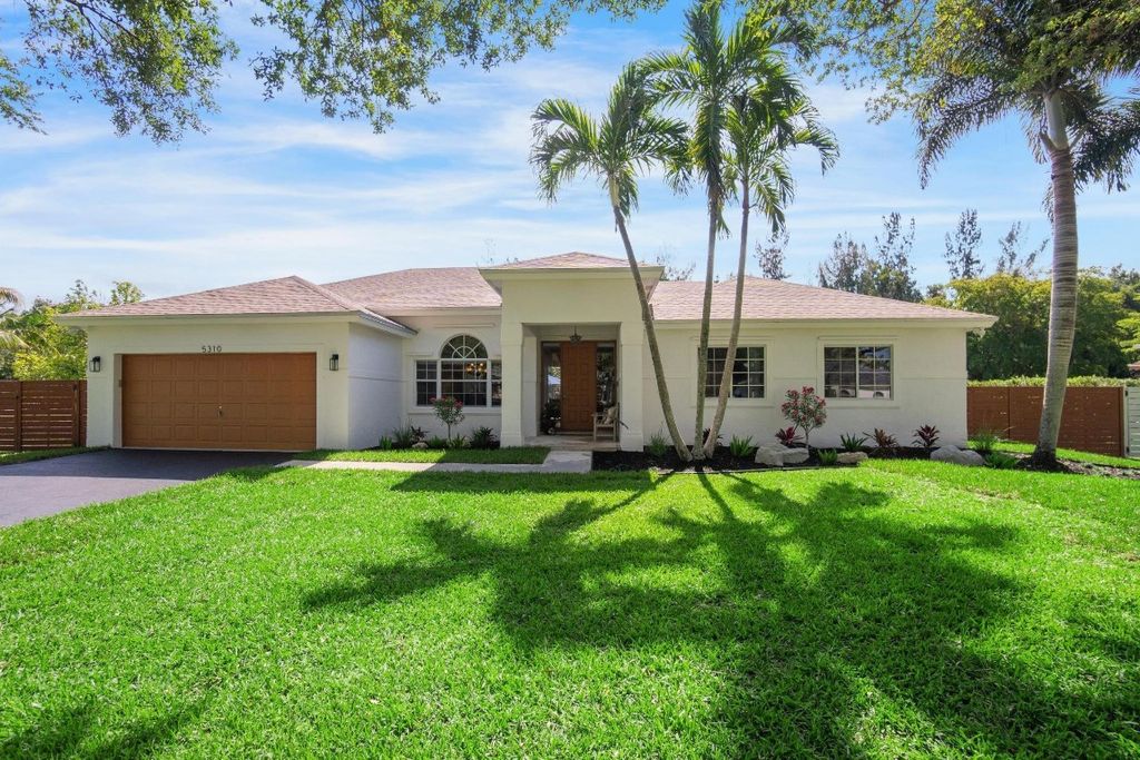 Photo of 5310 SW 199th Avenue, Pembroke Pines, FL 33332 (MLS # F10498803)