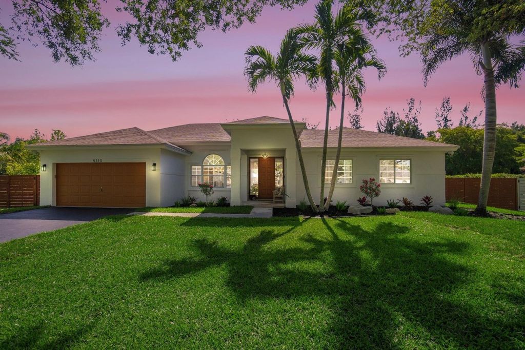 Photo of 5310 SW 199th Avenue, Pembroke Pines, FL 33332 (MLS # F10498803)