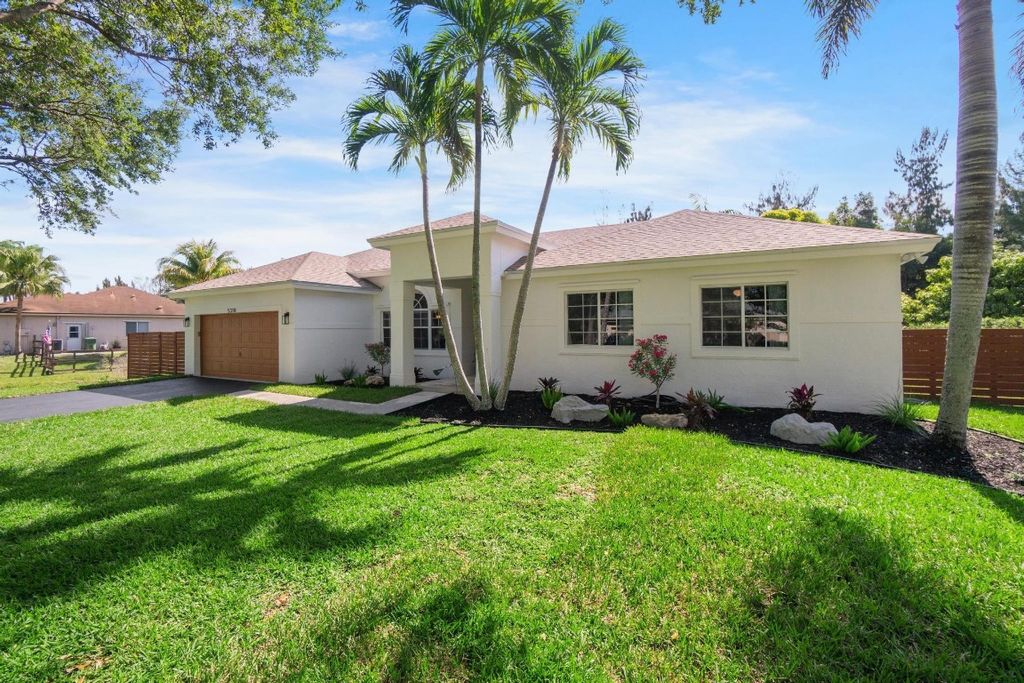 Photo of 5310 SW 199th Avenue, Pembroke Pines, FL 33332 (MLS # F10498803)