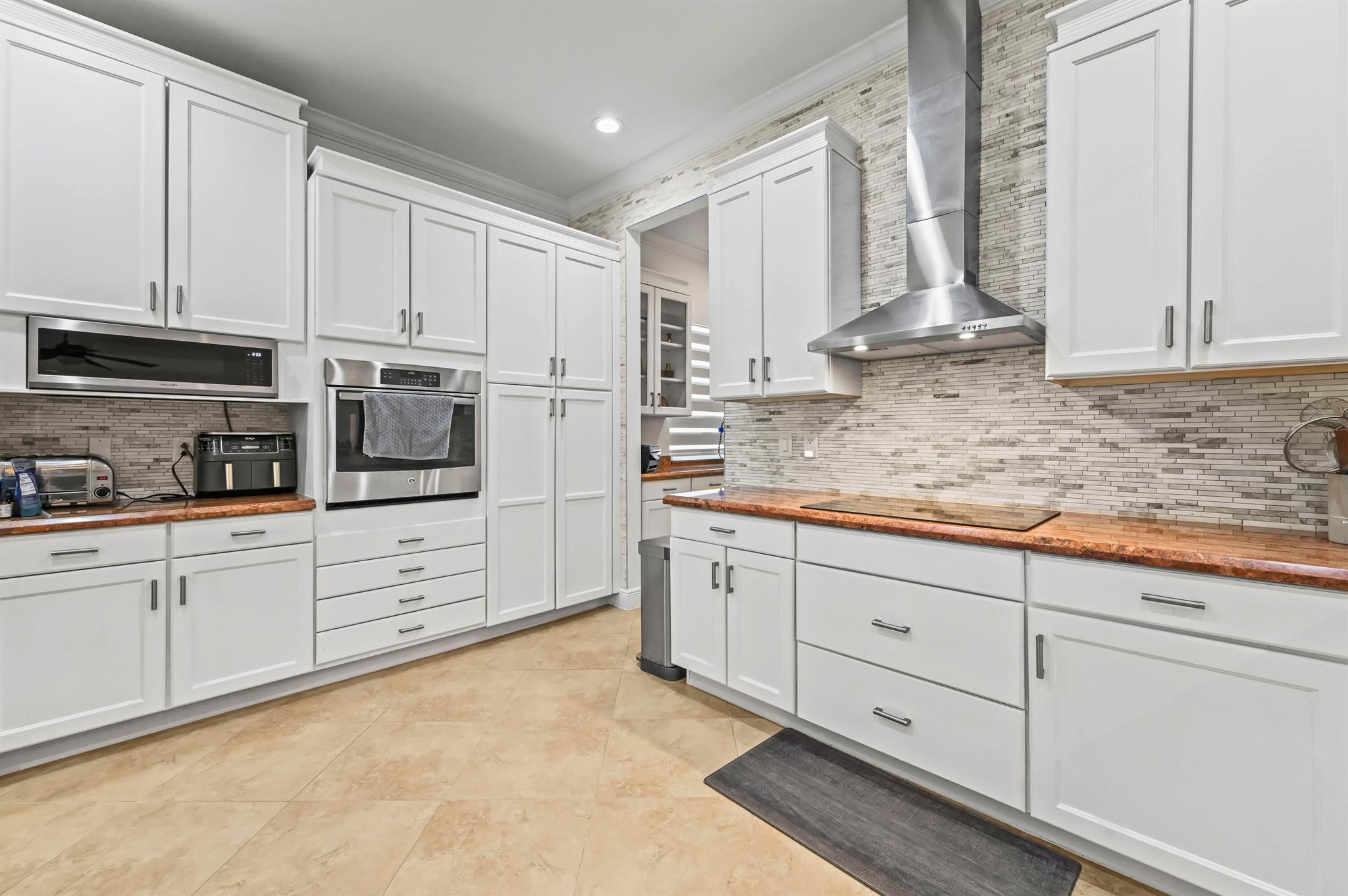 PORTOSOL - Residential Lease