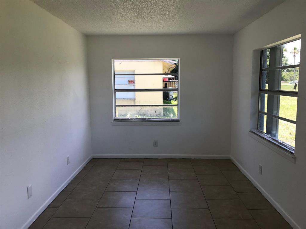 San Lucie Plaza - Residential Income