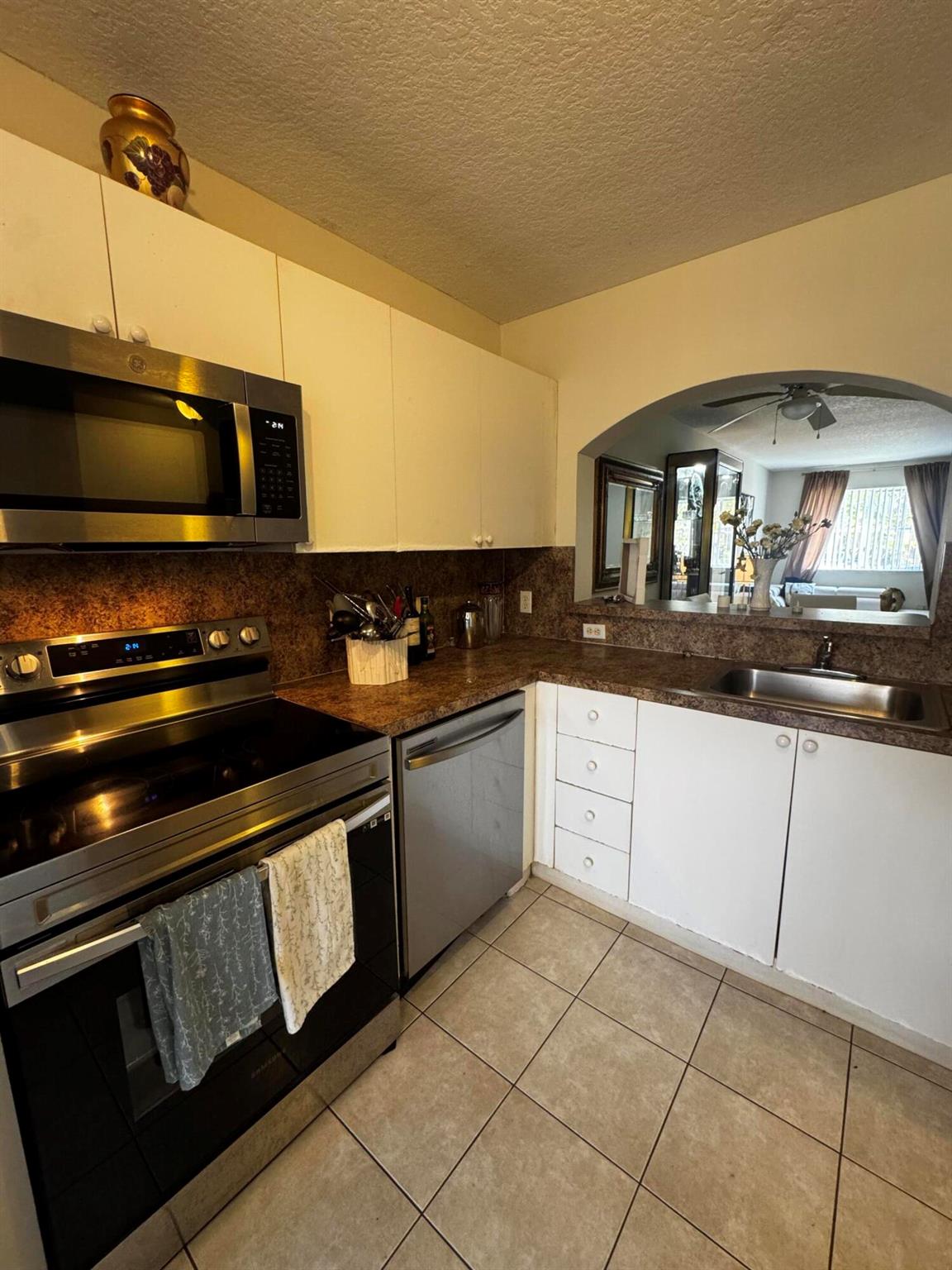 COVE AT BRIAR BAY CONDO - Residential Lease