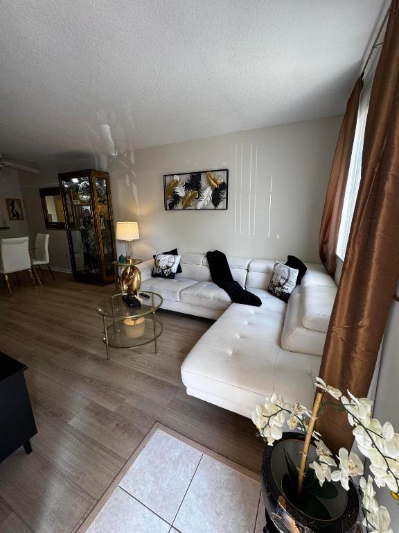 COVE AT BRIAR BAY CONDO - Residential Lease