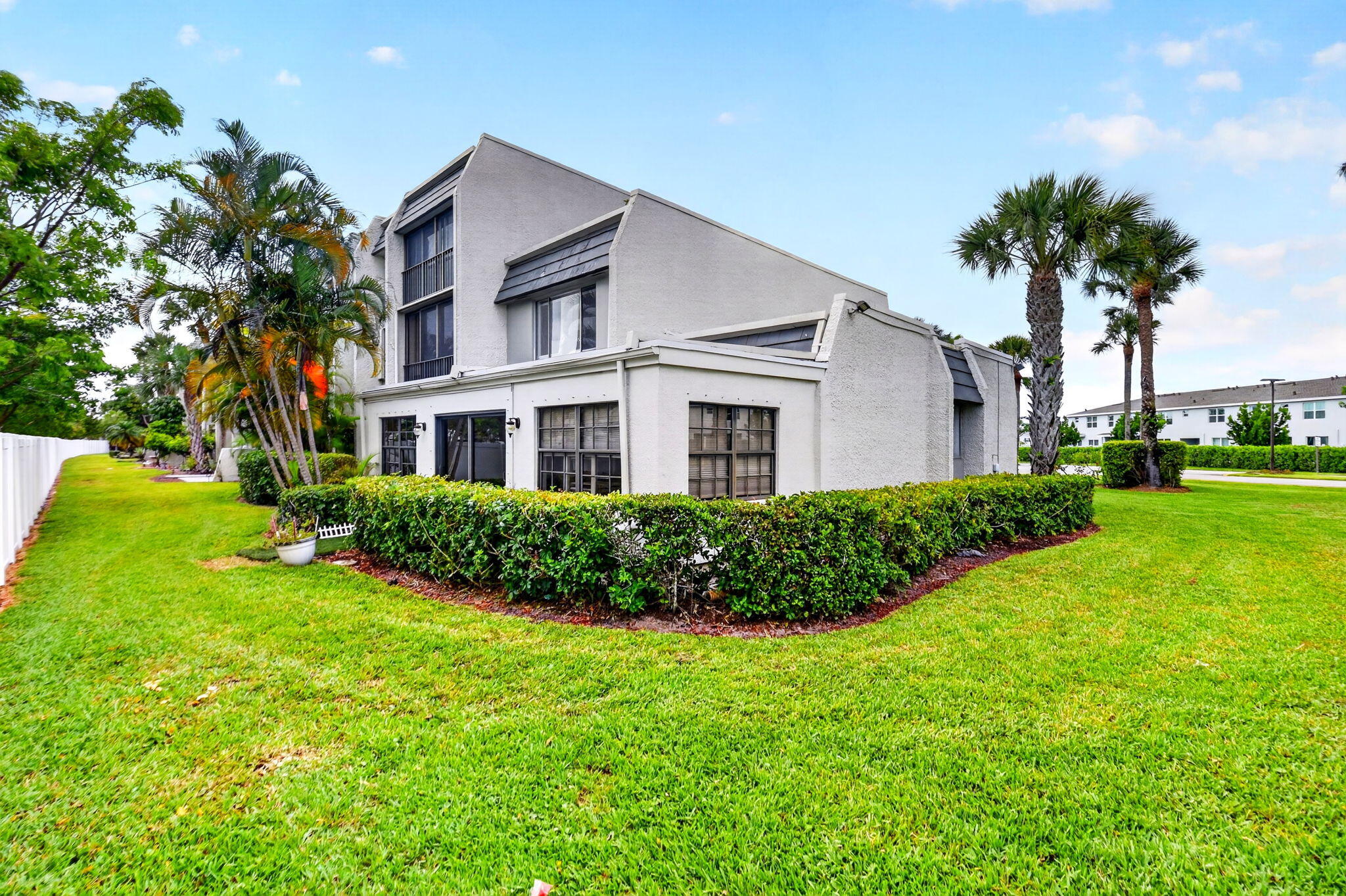 FOUNTAINS OF PALM BEACH CONDO 7 - Residential