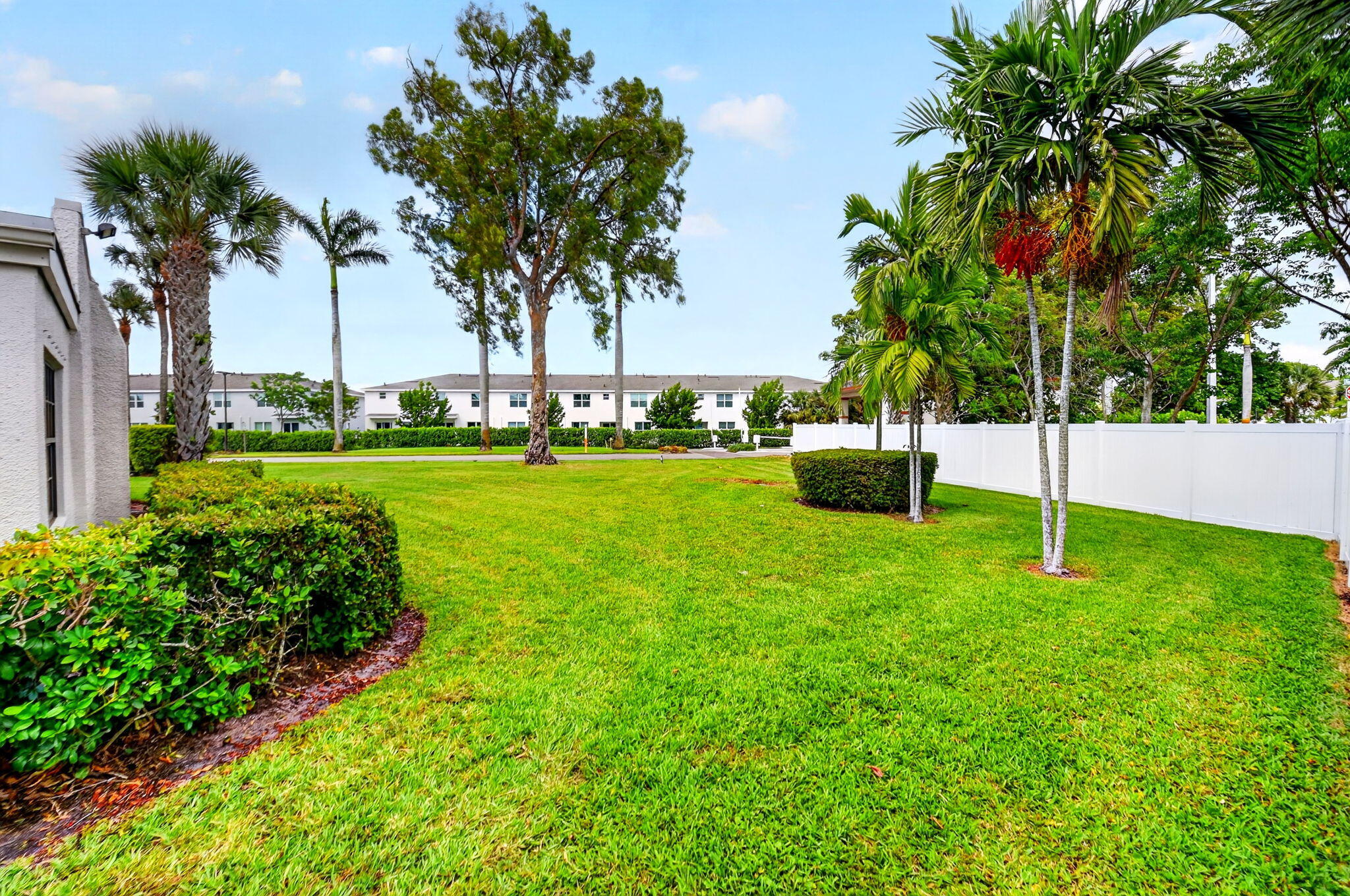 FOUNTAINS OF PALM BEACH CONDO 7 - Residential