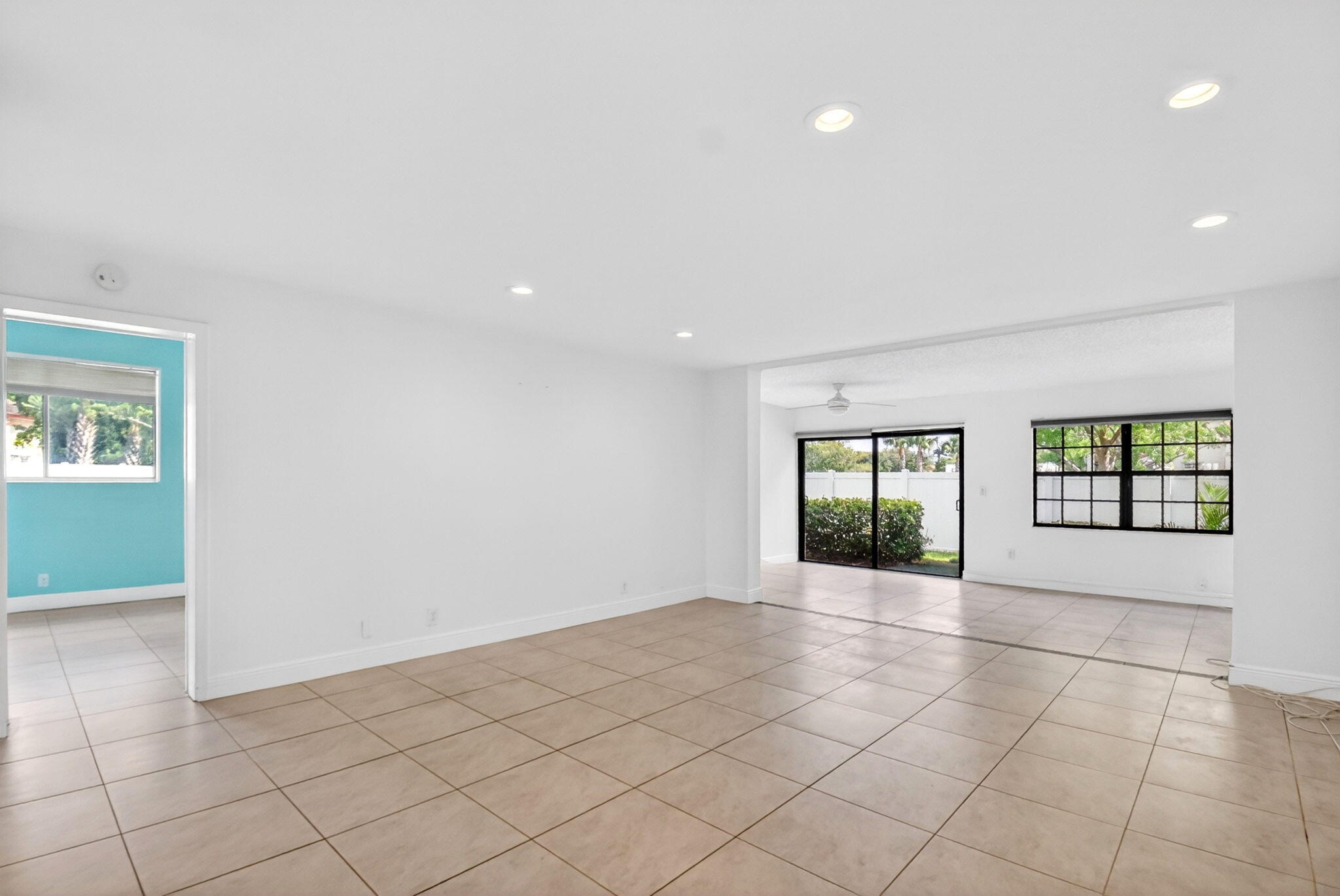 FOUNTAINS OF PALM BEACH CONDO 7 - Residential