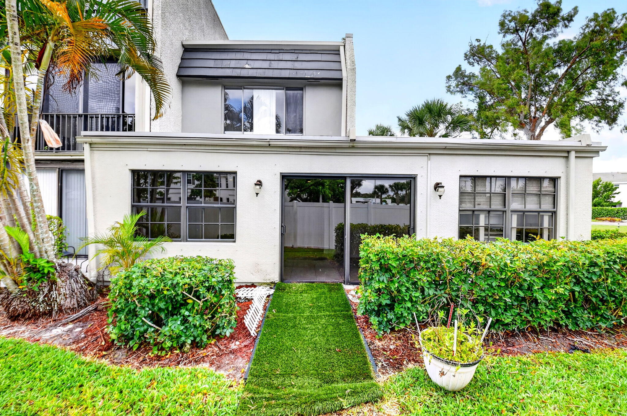 FOUNTAINS OF PALM BEACH CONDO 7 - Residential