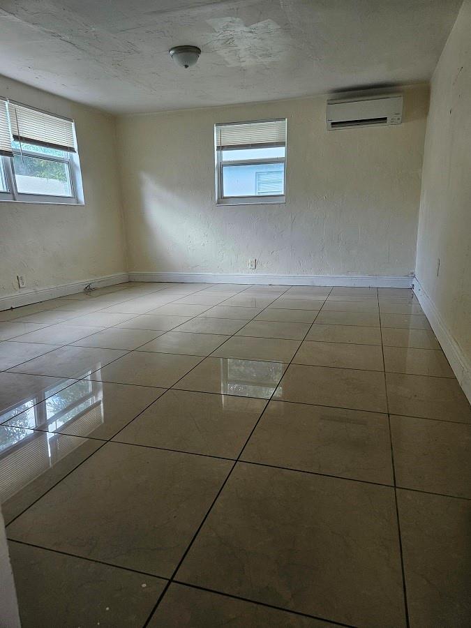 228 NW 13 Ct
