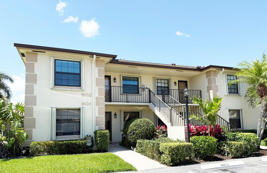 Photo of 902 Pinecrest Circle A, Jupiter, FL 33458 (MLS # R11082930)