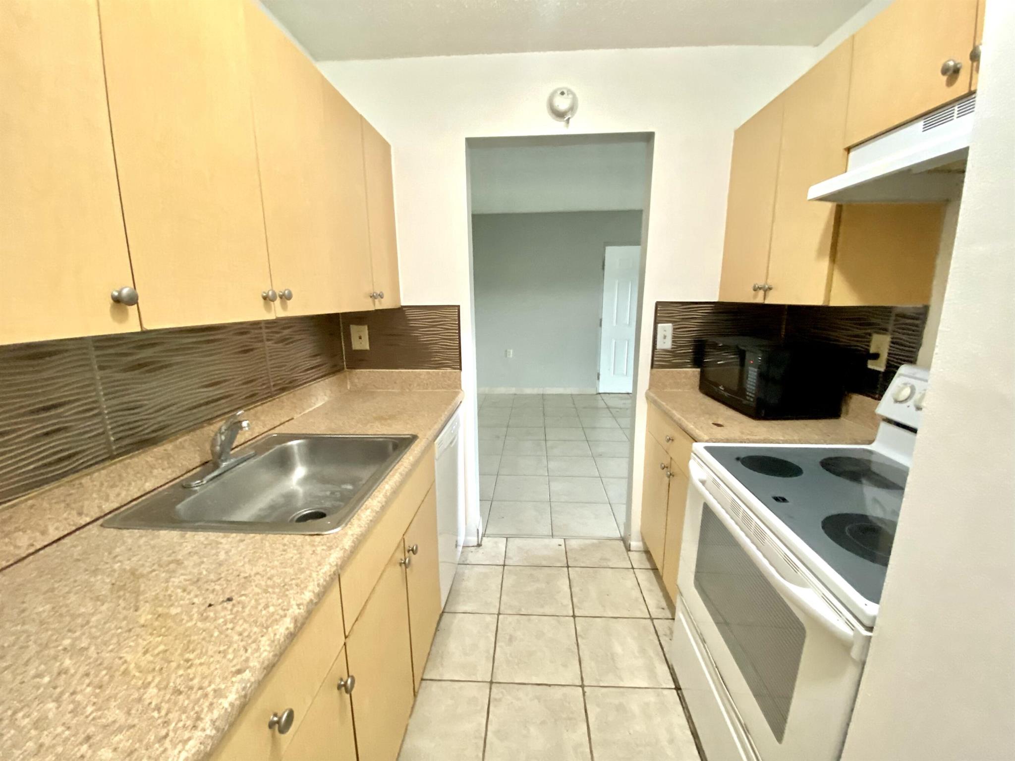 ST ANDREWS PALM BEACH CON - Residential Lease
