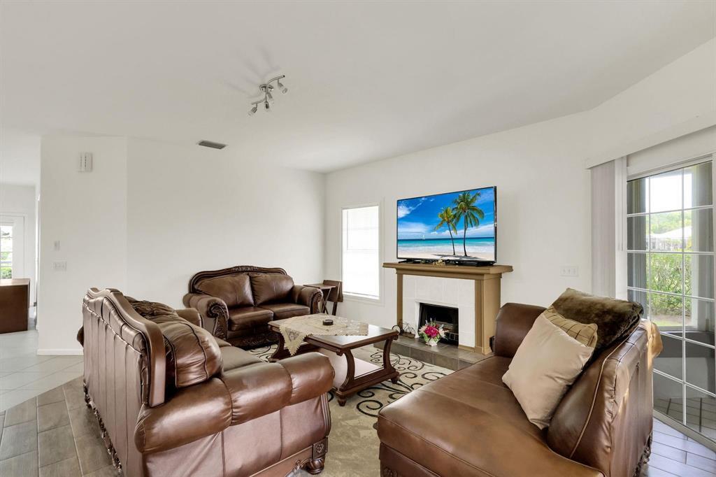 PINE CREEK TOWN HOMES PHA - Residential Lease