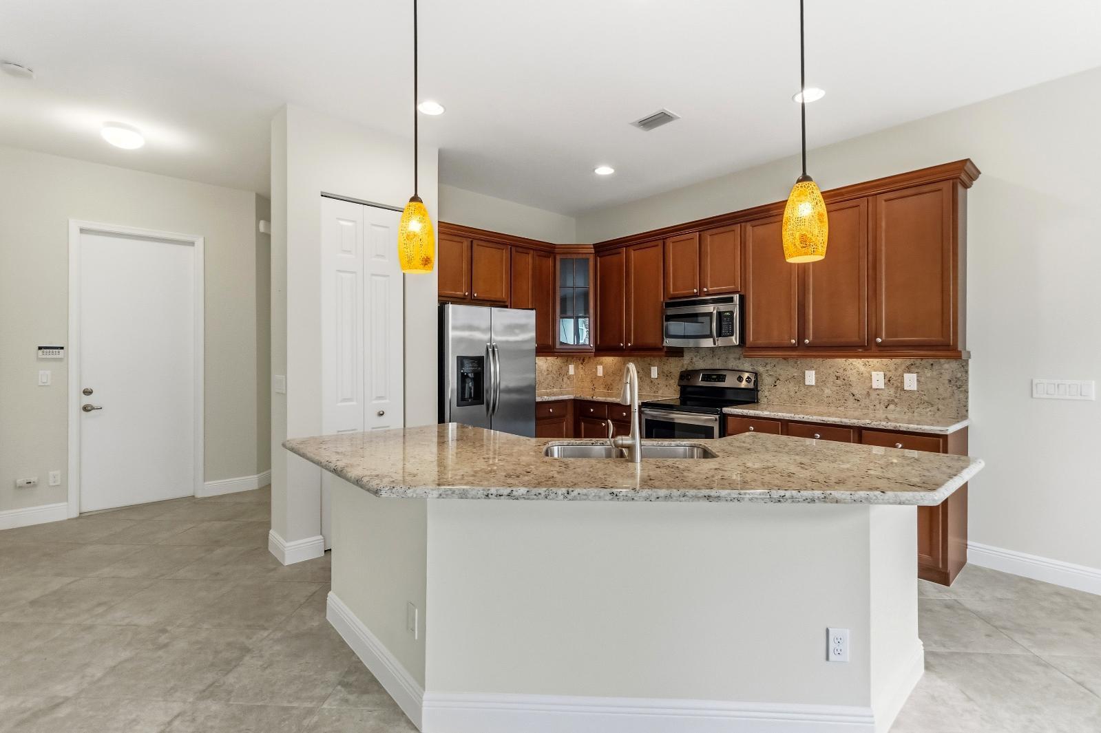 Hampton Cay - Residential