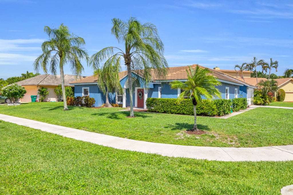 Photo of 33 Chestnut Trail, Tequesta, FL 33469 (MLS # R11107908)