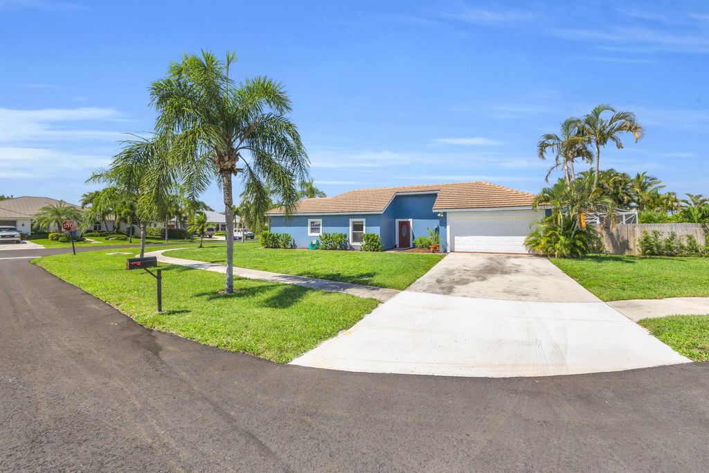Photo of 33 Chestnut Trail, Tequesta, FL 33469 (MLS # R11107908)