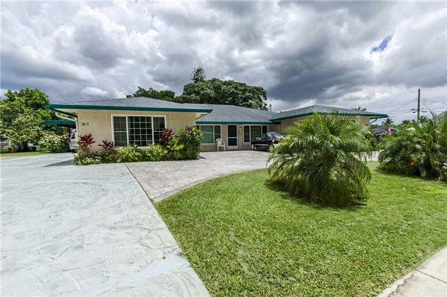 THREE BEDROOMS 2BATHS  POOL UNIT  QUIET  STREET