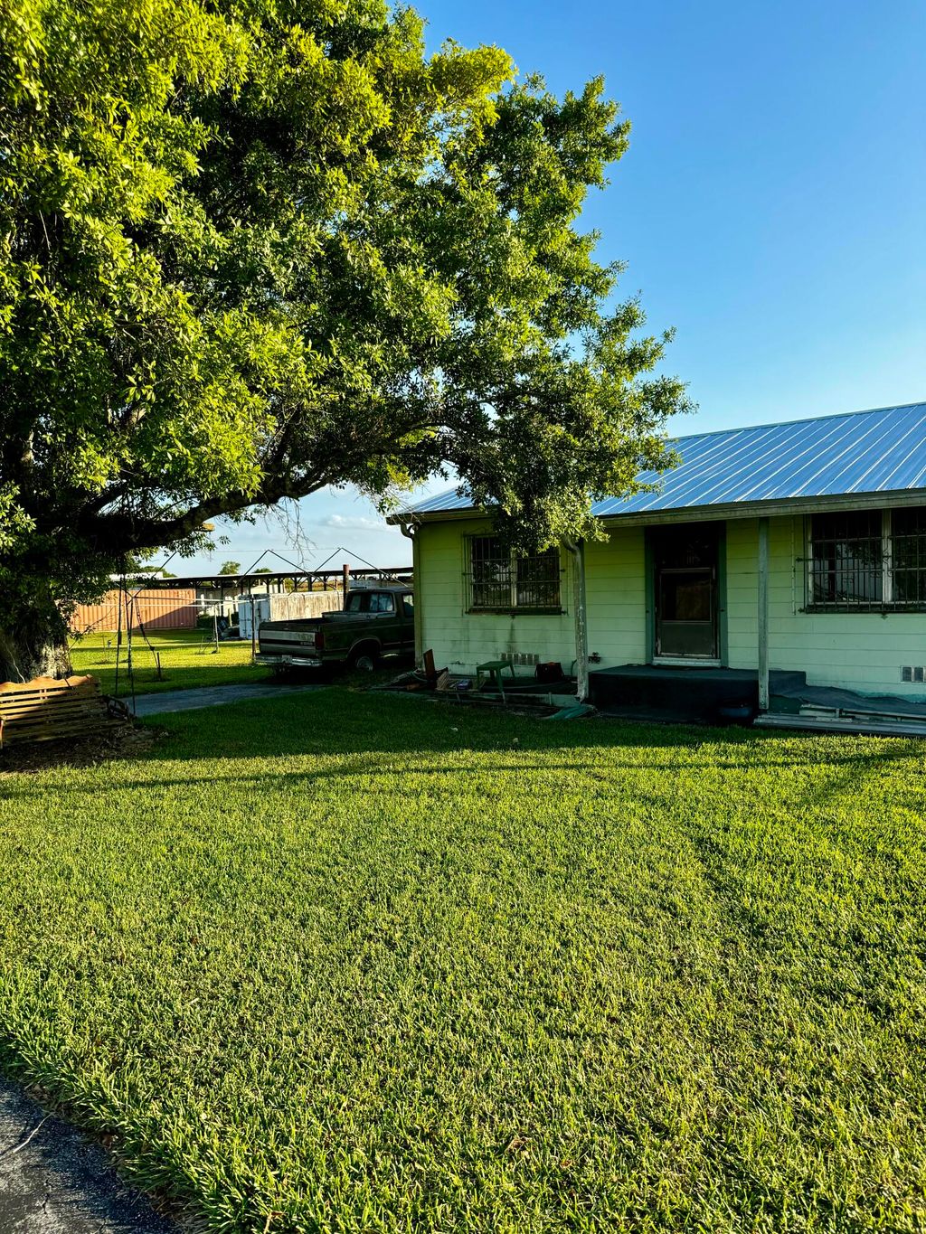 Photo of 2708 W W Canal Street N, Belle Glade, FL 33430 (MLS # R10981353)