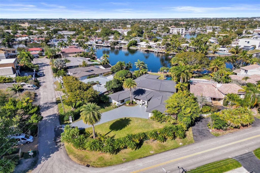 Photo of 2425 Middle River Drive, Fort Lauderdale, FL 33305 (MLS # F10555274)