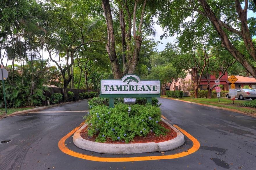 Price Reduced. Tamerlane TH featuring wood beamed volume ceilings, tiled flooring in living areas & master bedroom. Roof was replaced 2006.  3 way bedroom split: Loft is 3rd bedroom. Private fenced patio with Jacuzzi Tub & shed. Beautiful mature oak trees line the streets in this pet friendly community that has a pool, tennis courts & playground. Low HOA fee. Excellent location: walking distance to TY-Park, Starbucks, shopping & transportation! Come transform this into your beautiful home! Priced to sell.