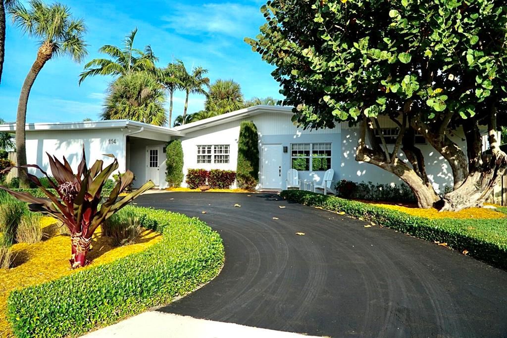 Photo of 114 Lighthouse Drive, Jupiter Inlet Colony, FL 33469 (MLS # R10734008)