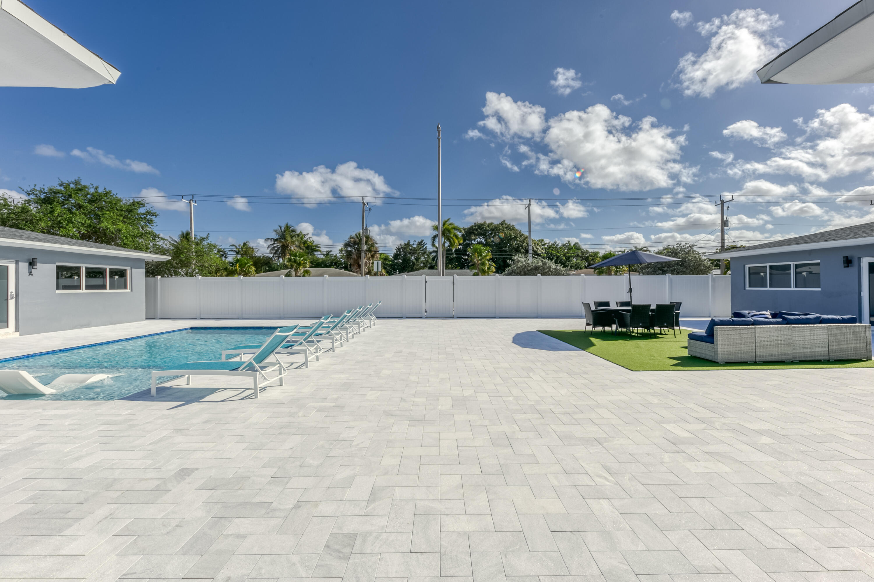 CORAL GARDENS - Residential Income