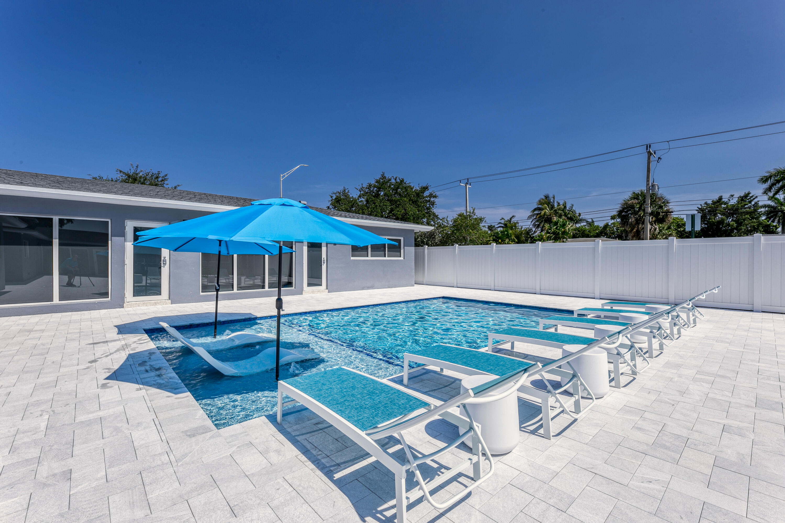 CORAL GARDENS - Residential Income