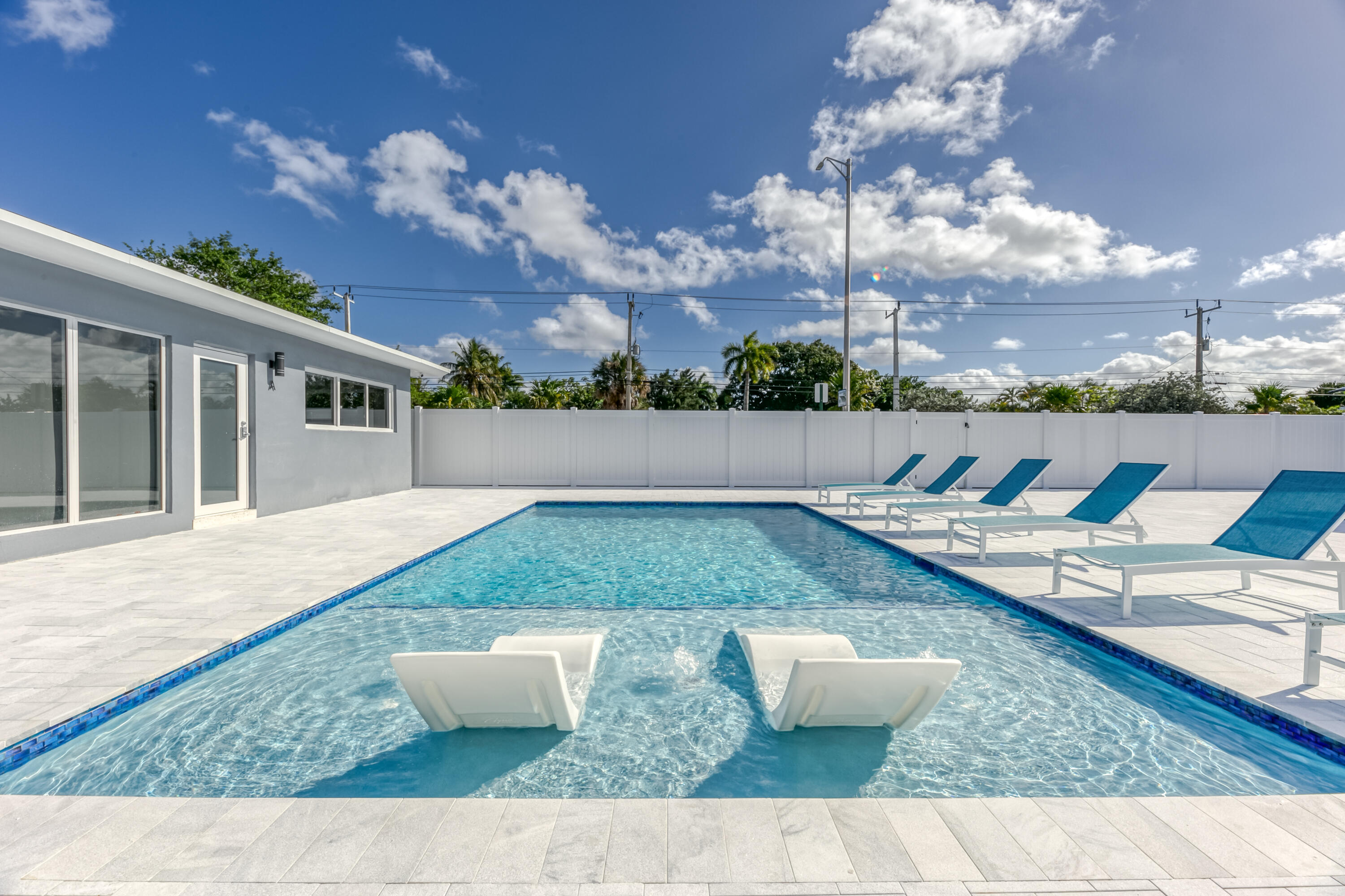 CORAL GARDENS - Residential Income