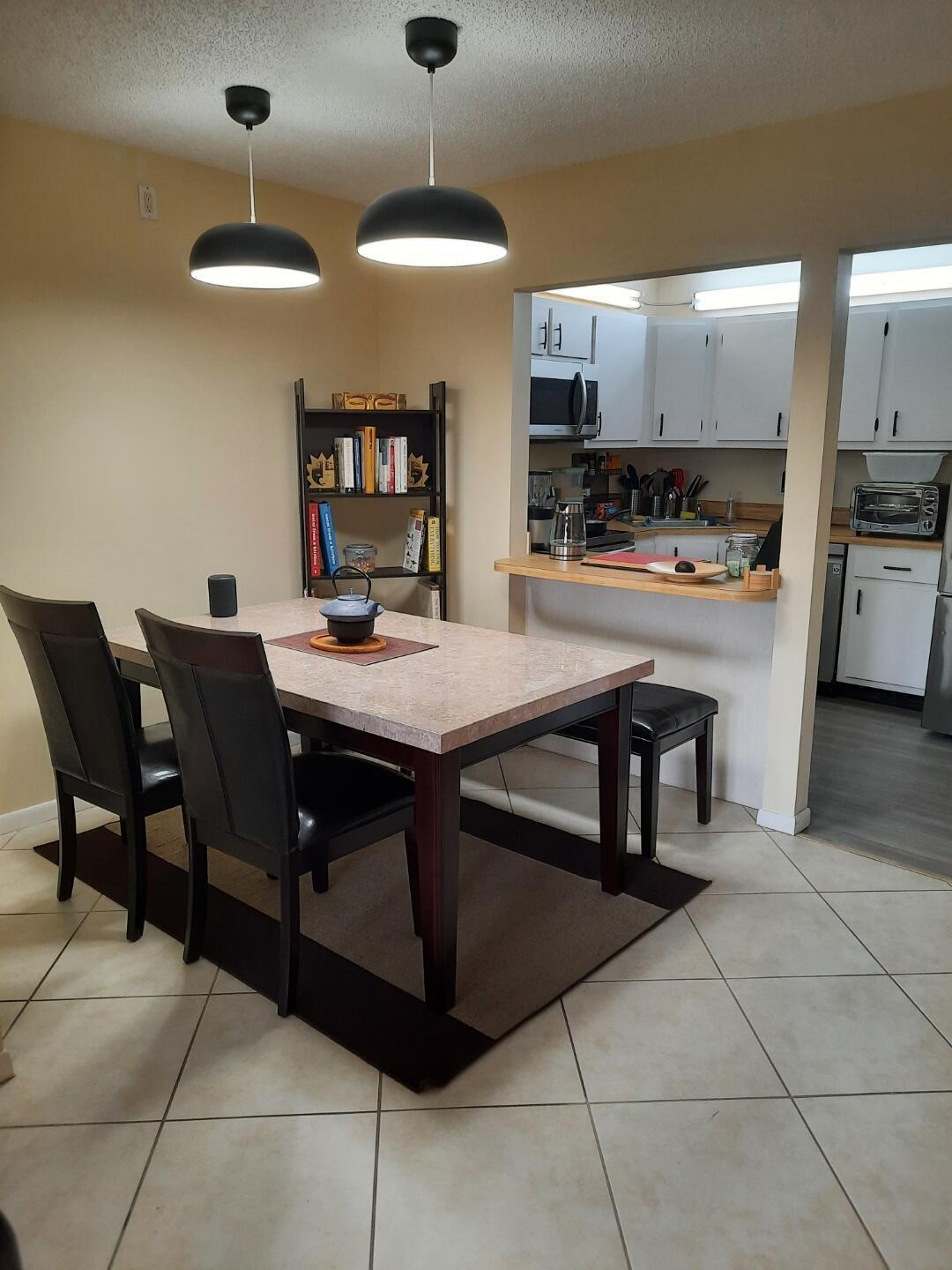3531 Tall Pine Way B-2, Greenacres, FL, 33463/$149,000 2 3531 Tall Pine Way B-2