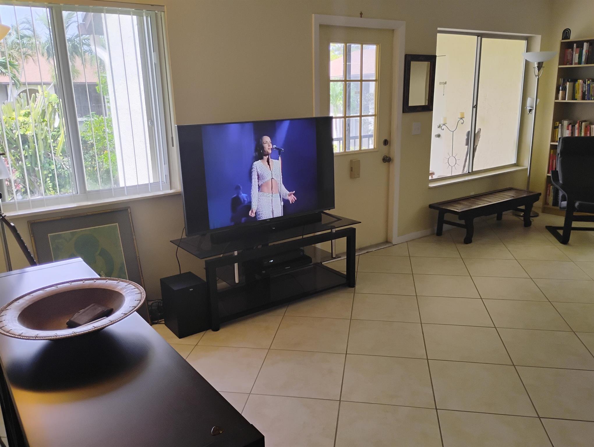 3531 Tall Pine Way B-2, Greenacres, FL, 33463/$149,000 4 3531 Tall Pine Way B-2