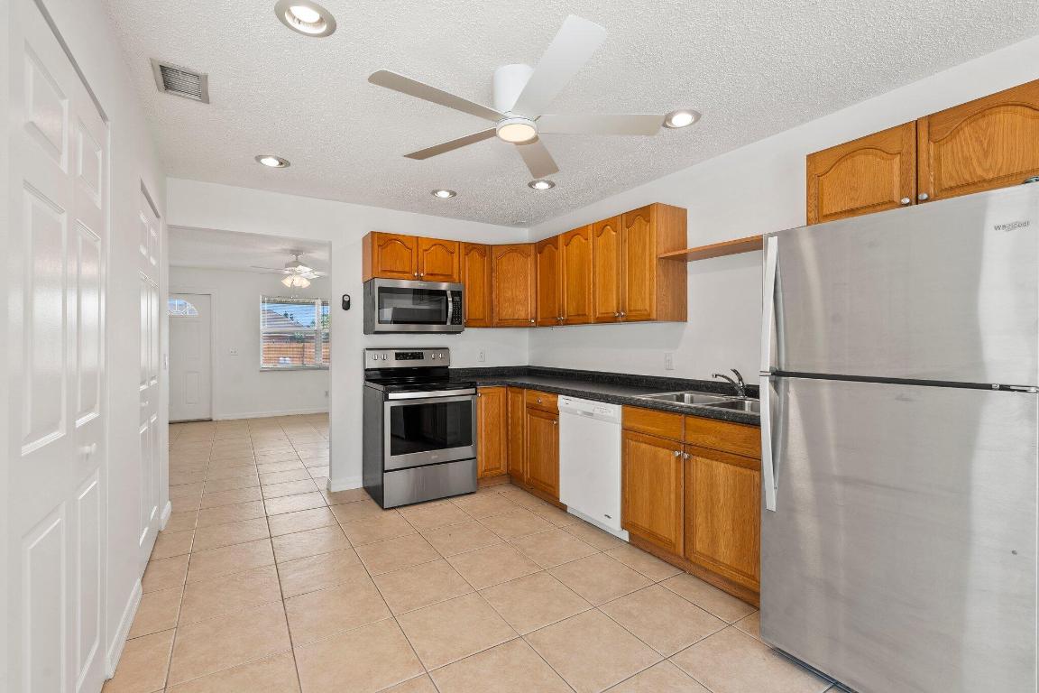 PORT SALERNO VILLAGE - Residential Income