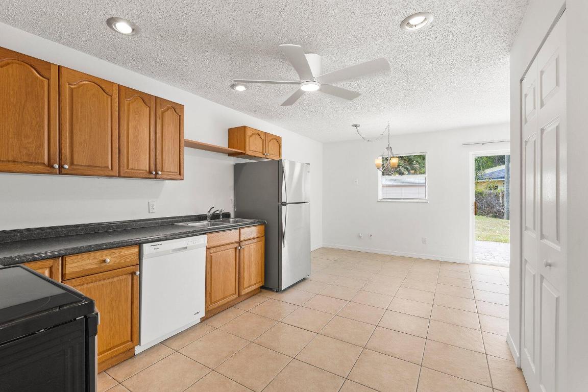 PORT SALERNO VILLAGE - Residential Income