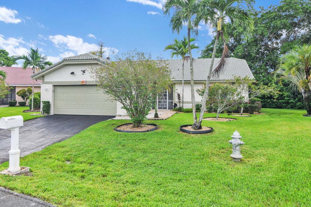 Photo of 7962 Cloverfield Circle, Boca Raton, FL 33433 (MLS # R11127559)