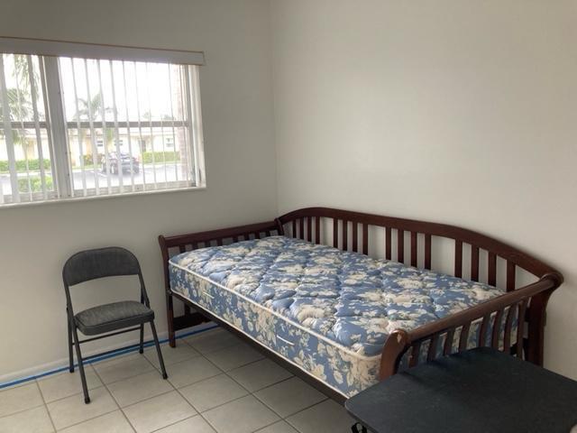 CRESTHAVEN VILLAS 14 COND - Residential Lease