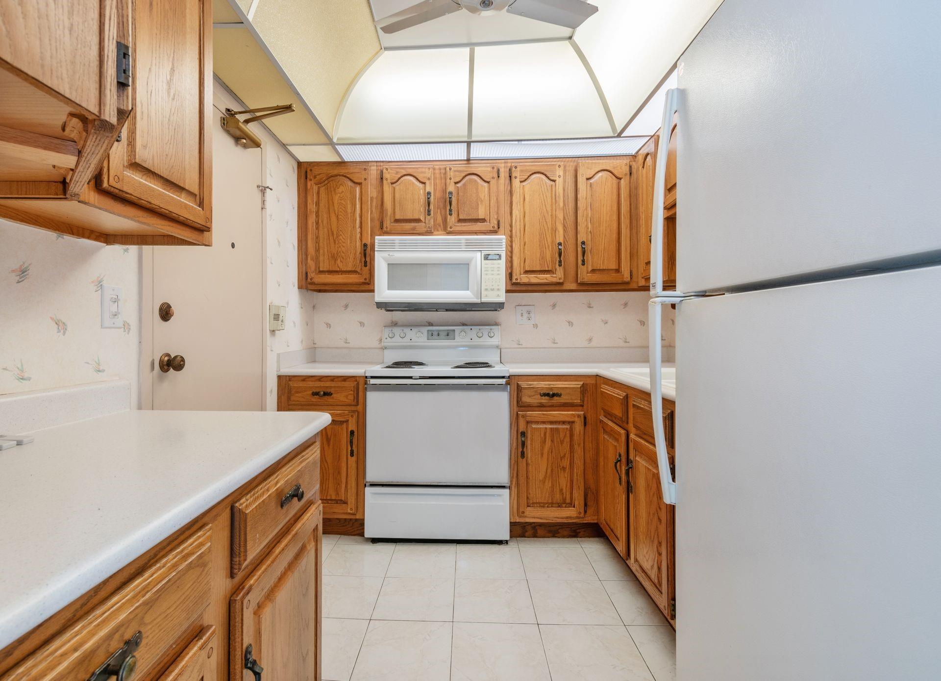Birch Crest Apartments - Residential